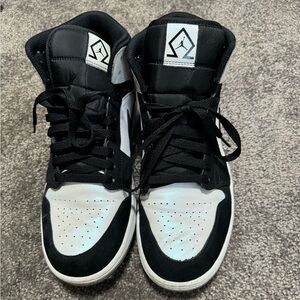 Mens Jordan 1 Pearl Mid SE: size 10.5